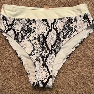 Elegant Black and White Snake Print Bikini Bottom